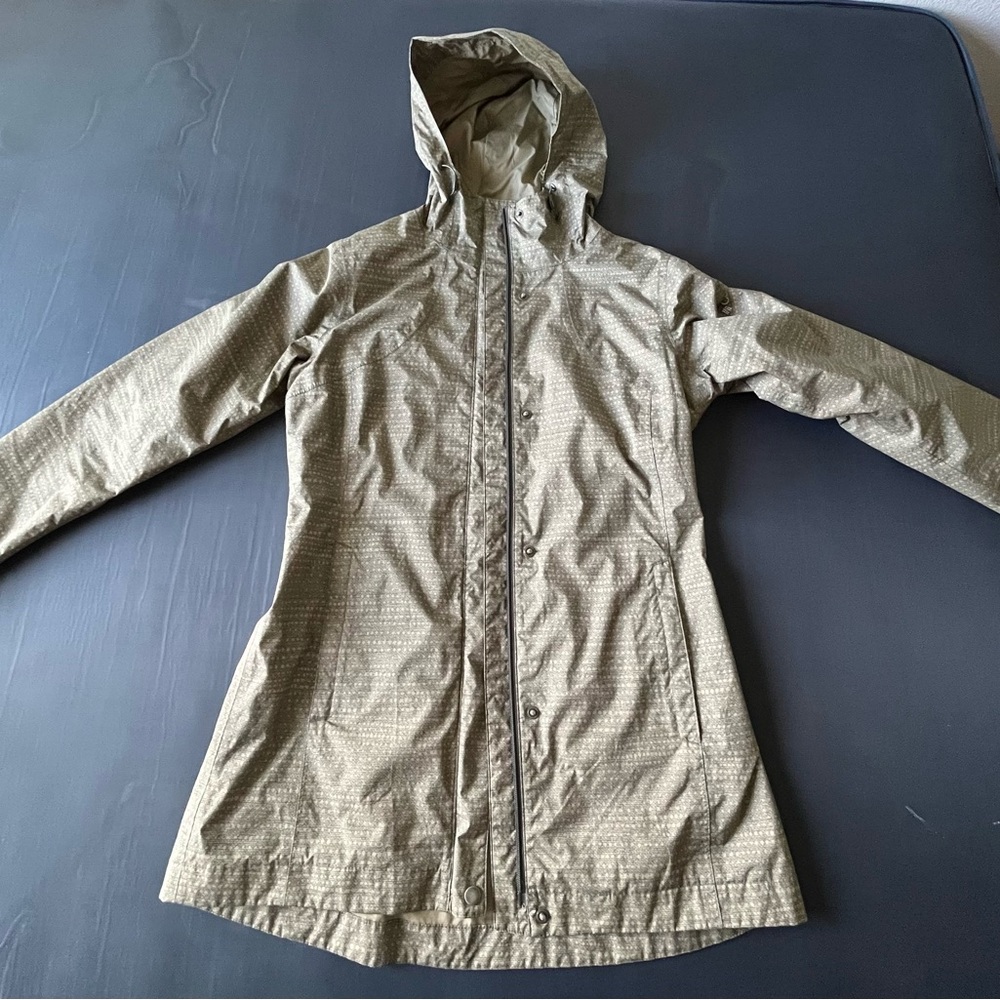 Columbia rain coat Omni-tech , Medium